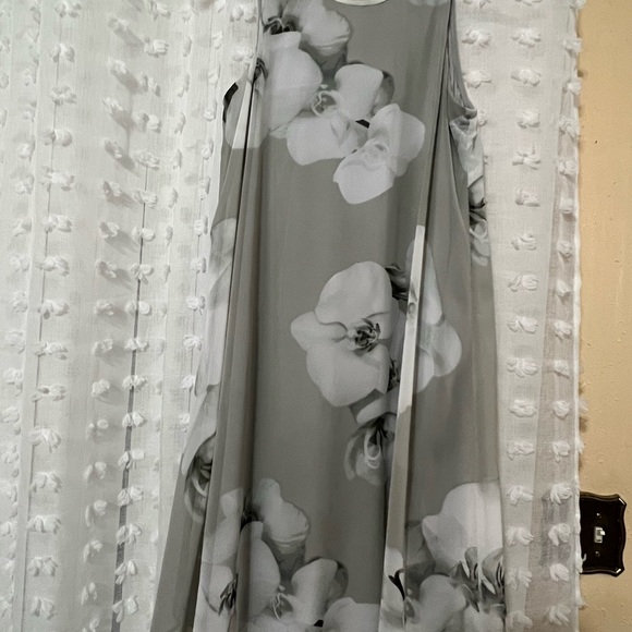 Dress - Picture 2 of 5